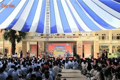 Trường THCS Kim Liên rộn ràng ngày hội Trung thu 'Trung thu yêu thương'