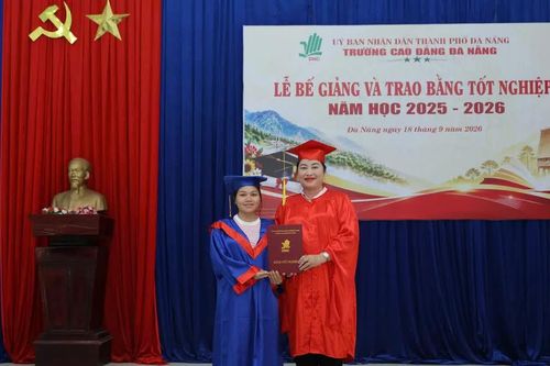 Trao bằng nghề, mở hướng lập nghiệp cho học sinh miền núi