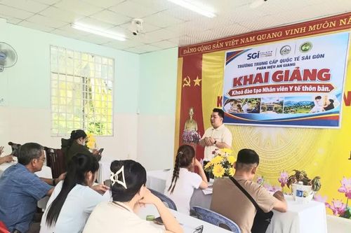 Những lớp dạy nghề Y tế thôn bản trong đồng bào dân tộc và miền núi tại An Giang