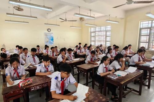 Đẩy mạnh số hóa, đổi mới quản trị sau sắp xếp trường học