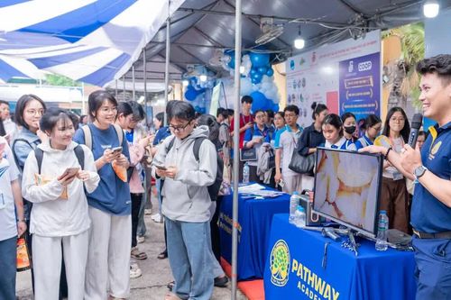 Trường đại học ứng dụng AI, giúp sinh viên 'chạm việc làm' trực tuyến