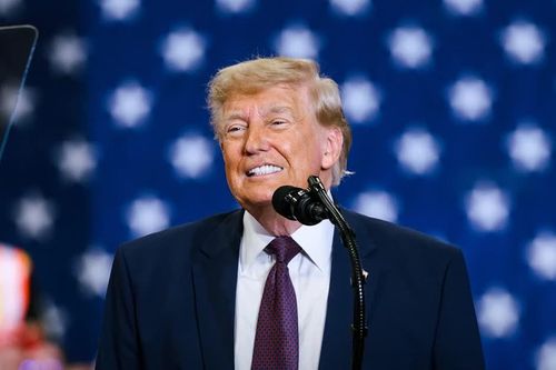 Tổng thống Mỹ Donald Trump cấm ba hãng tin lớn vào Nhà Trắng