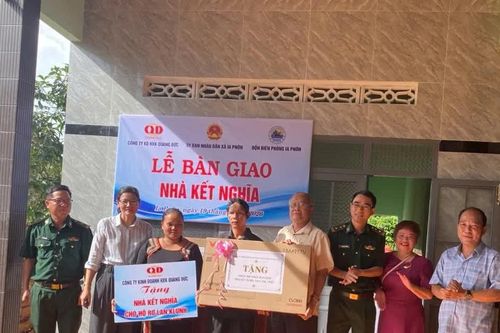 Trao những mái ấm nghĩa tình ở làng người Việt gốc Campuchia