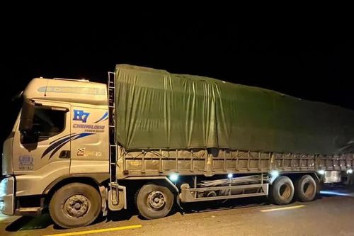 Phạt hơn 120 triệu đồng đối với tài xế, doanh nghiệp có xe tải chở hàng vượt 61%
