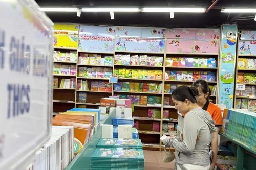Thủ tướng yêu cầu không để thiếu sách giáo khoa, hoàn thành cung ứng trước ngày 22/9