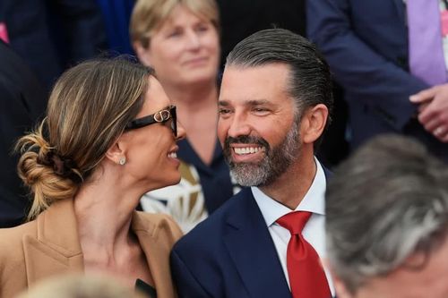 Tổng thống Mỹ Trump nói con trai sẽ trả tiền tiệc cưới cho doanh nhân Nga