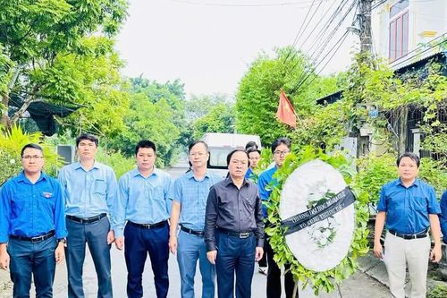 Lãnh đạo trường ĐH Mỏ- Địa chất chia buồn với gia đình nam sinh bị nước cuốn