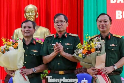 Bàn giao chức vụ Chỉ huy trưởng Bộ Chỉ huy Quân sự tỉnh Gia Lai