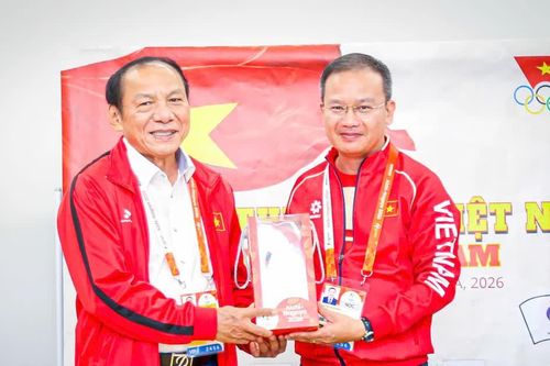 Chủ tịch Ủy ban Olympic Việt Nam động viên Đoàn Thể thao Việt Nam trước giờ khai mạc Asiad 20