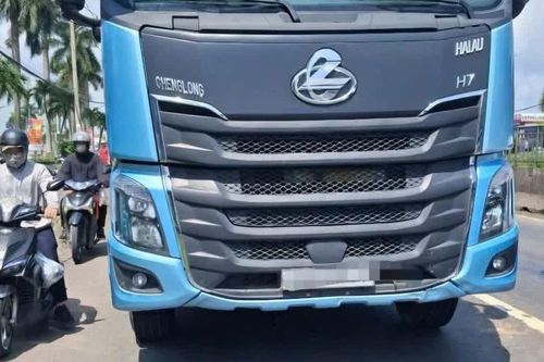 Đồng Nai: Va chạm với xe tải, một phụ nữ tử vong tại chỗ