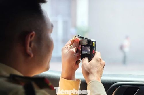 CSGT Hà Nội ghi hình xử phạt hàng loạt xe limousine vi phạm