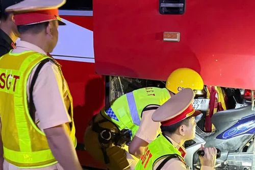 Phát hiện xe khách chở hàng là xe mô tô liên quan vụ trộm cắp