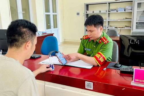 Khi công an xuống từng nhà dạy dân tránh bẫy lừa đảo trên mạng