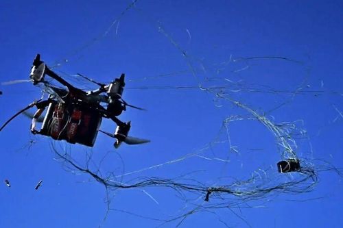 Vũ khí 'màng nhện' tóm gọn drone trong tích tắc, định nghĩa lại phòng thủ không chiến