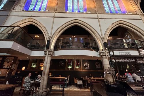 Nhà nguyện cổ thành quán bar, ký ức đức tin vẫn hiện hữu giữa Nottingham