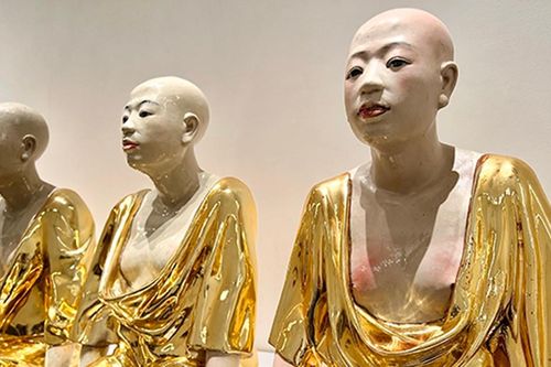 Điều độc đáo phía sau những bức tượng điêu khắc trần trụi của Đạt 'Rồ'