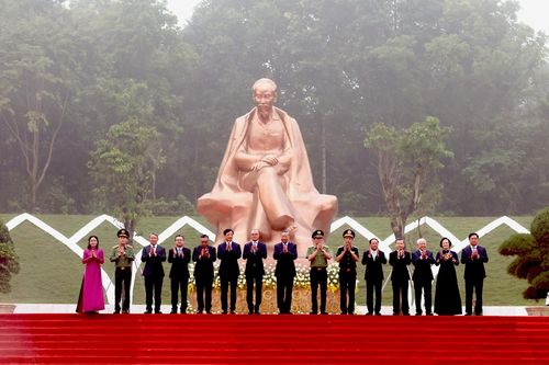Khánh thành tượng đài 'Bác Hồ với ngày hội non sông'