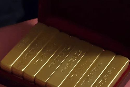 Bán 10 cây vàng cho bạn vay, giá tăng người đàn ông Trung Quốc đòi trả gấp đôi