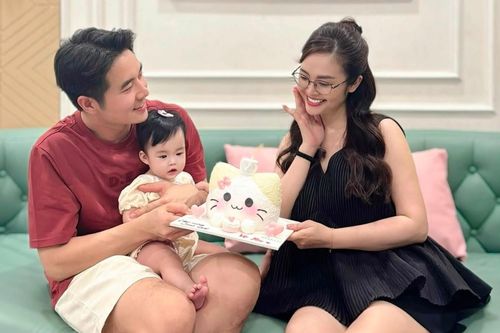 MC Thùy Linh VTV hạnh phúc bên chồng kém 5 tuổi, Siu Black vui hết mình bên bạn bè