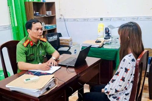 Vận động đối tượng bị truy nã về tội 'Trộm cắp tài sản' ra đầu thú