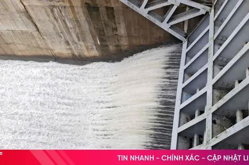 Mưa lớn, 3 hồ chứa, 2 nhà máy thủy điện ở Hà Tĩnh xả tràn