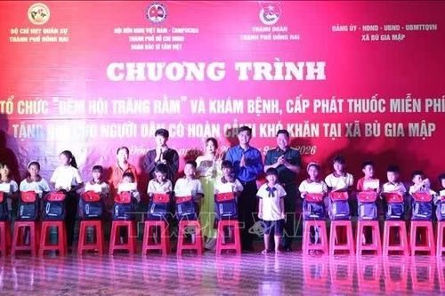 'Đêm hội trăng rằm' ấm áp đến với thiếu nhi vùng biên