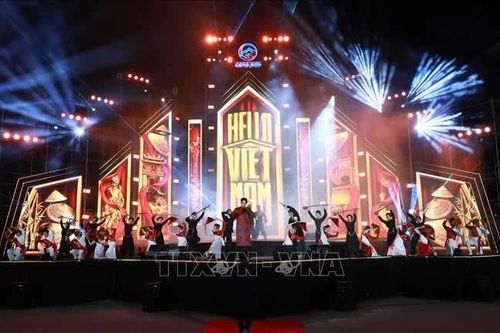 Lung linh Lễ hội Ánh sáng biên cương