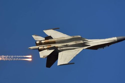Hé lộ "vũ khí bí mật" cho tiêm kích J-36: Vũ khí laser công suất ít nhất 100 kW?