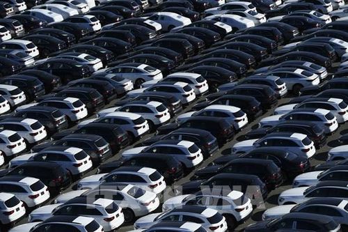 Sản xuất chế tạo tại Mỹ bất ngờ giảm trong tháng 8