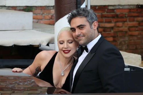 Lady Gaga đã đón con gái đầu lòng bằng phương pháp mang thai hộ?
