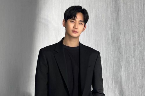 Hôm nay 19/9, Kim Soo Hyun chính thức trở lại showbiz