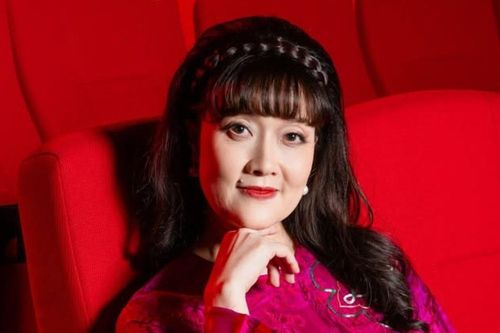 Nghệ sĩ Vân Dung đã tìm thấy hạnh phúc ở tuổi 51