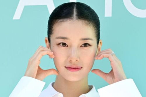 Suzy gây chú ý với nhan sắc ngoài đời thực, fan thốt lên một câu khiến nhiều người bật cười