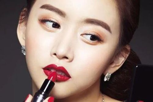 Đừng bắt thỏi son nói lời xin lỗi!