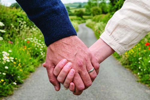 42 năm gắn bó, chẳng cần phải nói ra lời yêu thương