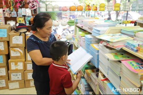 Thủ tướng yêu cầu cung ứng đủ sách giáo khoa, báo cáo trước 22/9