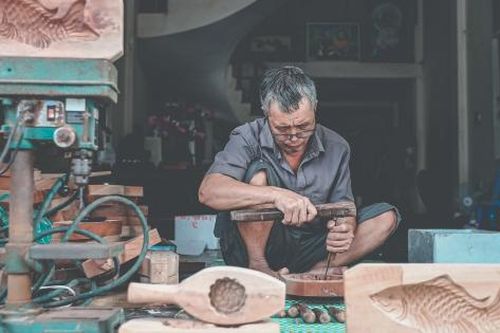 Người giữ khuôn trăng cuối cùng ở làng mộc Thượng Cung