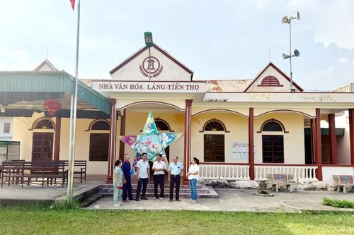 Đảng viên đi trước, làng nước chung lòng