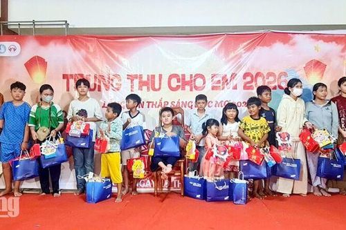 1.000 thiếu nhi phường Chi Lăng tham gia "Vui hội Trăng rằm"