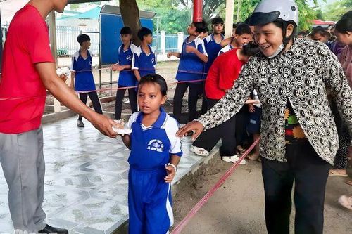Trung thu đến sớm với 700 thiếu nhi Ô Lâm