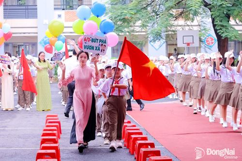 Bình Minh - Nắng mới trên những mái trường