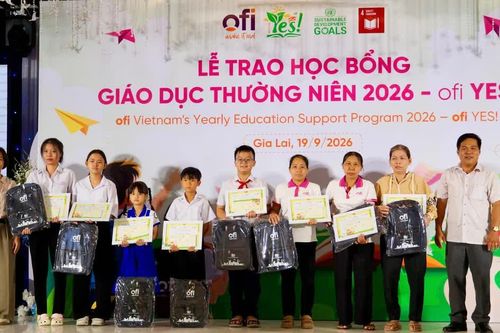 Gia Lai: Trao học bổng tiếp sức đến trường cho 72 con em người lao động khó khăn