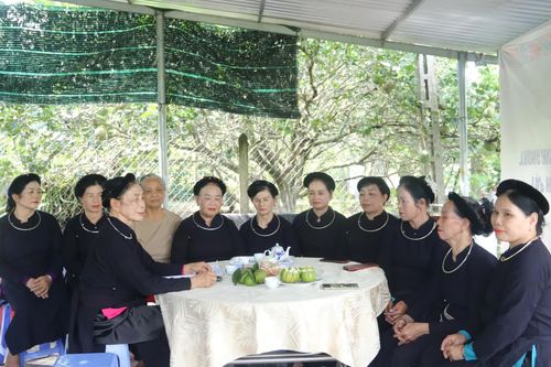 Giữ điệu hát then