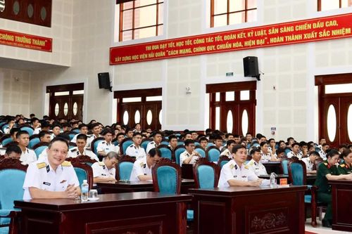 Cục Quân y tập huấn phòng, chống tác hại của thuốc lá tại Học viện Hải quân