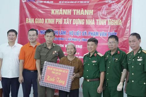 Trao nhà tình nghĩa cho thân nhân liệt sĩ tại Lào Cai