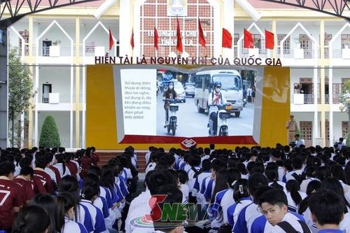 Hướng dẫn kỹ năng l&aacute;i xe m&ocirc; t&ocirc;, xe gắn m&aacute;y an to&agrave;n cho học sinh