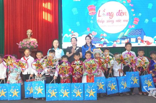 Ấm áp chương trình an sinh và Trung thu tại Sảng Mộc