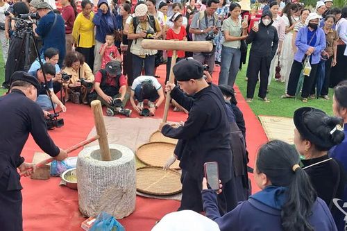 Đặc sắc Ngày hội Hương cốm Khẩu nua lếch và hạt dẻ Ngân Sơn