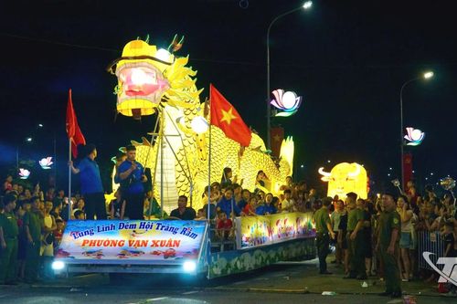 Đêm hội trăng rằm 'Lồng đèn thắp sáng ước mơ'