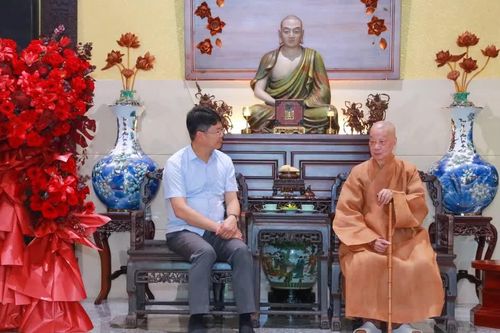 Thứ trưởng Bộ Tư pháp Nguyễn Thanh Tịnh đến chùa Huê Nghiêm thăm Đức Pháp chủ GHPGVN